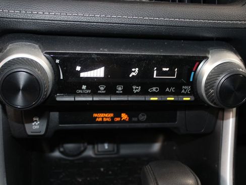 Used 2022 Toyota RAV4 LE FWD image 27