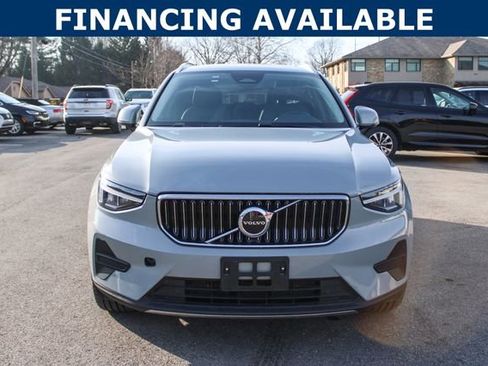 Used 2025 Volvo XC40 B5 Core image 3