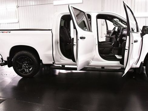 Used 2025 Chevrolet Silverado 1500 Custom w/ Turbomax Blackout Package AWD/4WD image 31