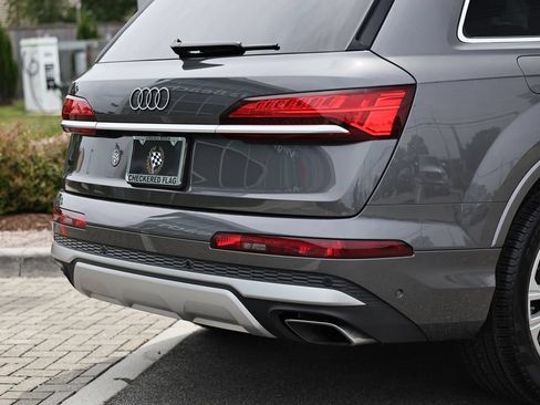 Certified 2025 Audi Q7 2.0T Premium w/ Convenience Package AWD/4WD image 9