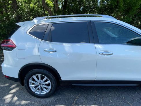 Used 2018 Nissan Rogue SV w/ Sun & Sound Touring Package AWD/4WD image 10