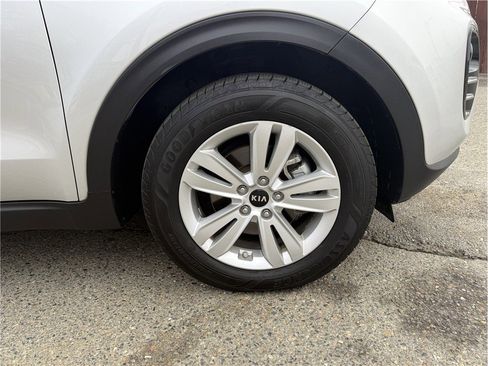 Used 2018 Kia Sportage LX image 12