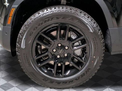 New 2026 Land Rover Defender 110 S AWD/4WD image 9
