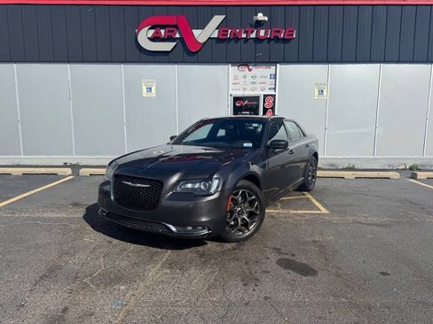 Used 2017 Chrysler 300 S image 2