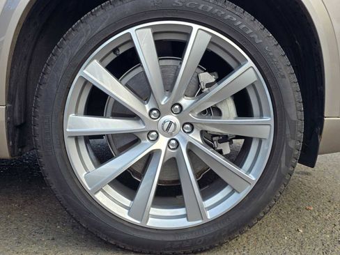 Used 2024 Volvo XC90 B6 Ultimate w/ Protection Package Premier image 9