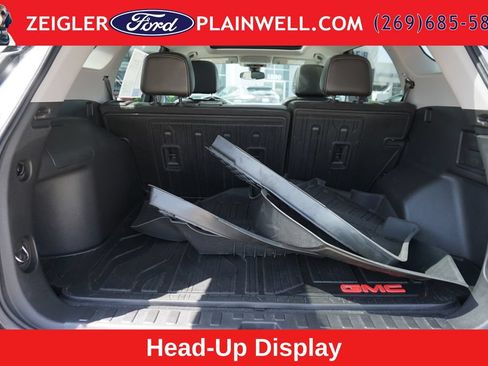 Used 2022 GMC Terrain SLT w/ Tech Package AWD/4WD image 10