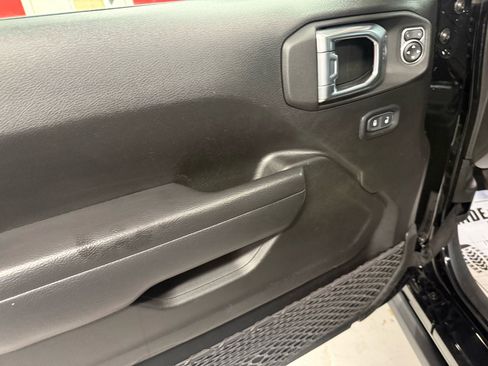 Used 2022 Jeep Wrangler Unlimited Sport image 28