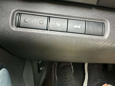 Used 2025 Nissan Pathfinder SL AWD/4WD image 15