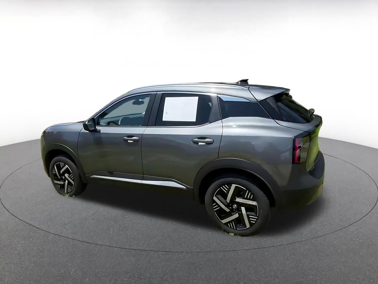 Used 2026 Nissan Kicks SV w/ Cold Weather Package FWD image 9