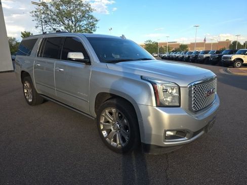 Used 2015 GMC Yukon XL Denali w/ Premium Package AWD/4WD image 7