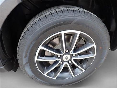 Used 2018 Dodge Journey SE w/ Popular Equipment Group FWD image 7