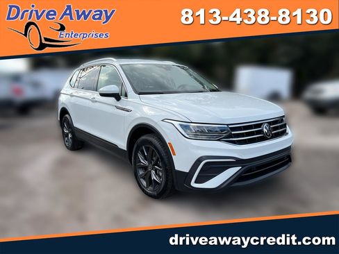 Used 2024 Volkswagen Tiguan SE image 1