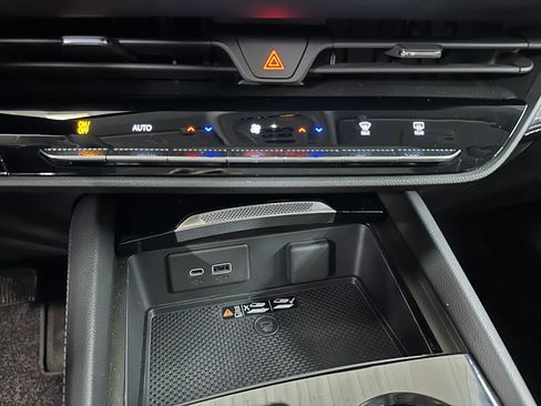 Certified 2024 Buick Envision Avenir image 17