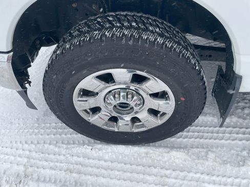 Used 2023 Ford F250 Lariat w/ Chrome Package image 9