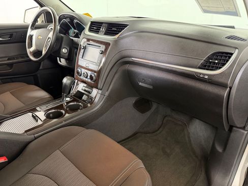 Used 2017 Chevrolet Traverse LT w/ Traveler's Package FWD image 25