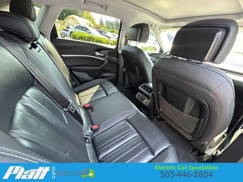 Used 2021 Audi e-tron Premium w/ Convenience Plus Package AWD/4WD image 39