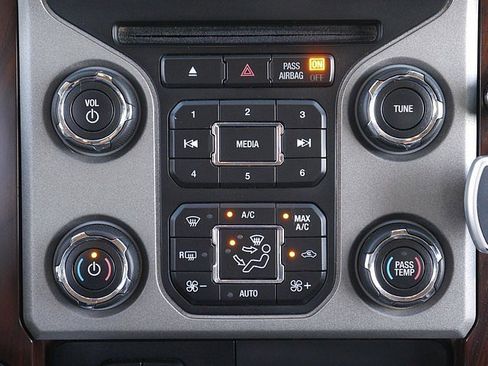 Used 2016 Ford F250 Lariat w/ Lariat Interior Package image 22