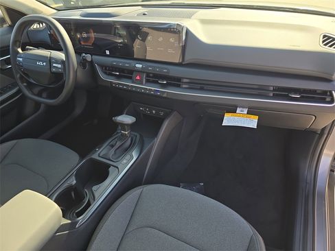 New 2025 Kia K4 LXS image 13