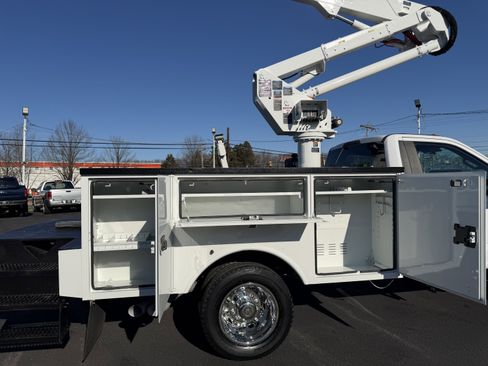 Used 2017 Ford F550 2WD Regular Cab Super Duty w/ Snow Plow Prep Package image 5