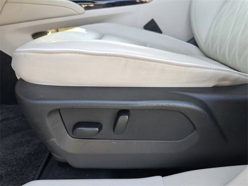 Used 2023 Buick Envision Avenir image 18