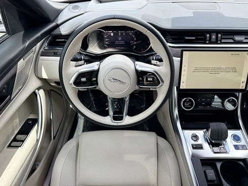 Used 2023 Jaguar XF SE image 16