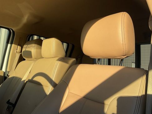 Used 2015 Ford F250 Lariat w/ Lariat Interior Package image 10