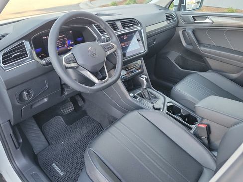 Certified 2022 Volkswagen Tiguan SE image 33