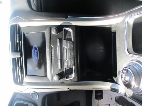 Used 2020 Ford Fusion SE AWD/4WD image 11