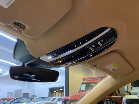 Used 2020 Porsche Panamera 4S image 32