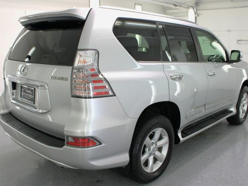 Used 2017 Lexus GX 460 Premium 4D SUV 4WD image 9