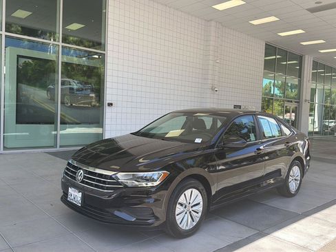 Used 2019 Volkswagen Jetta S w/ Driver Assistance Package FWD image 2