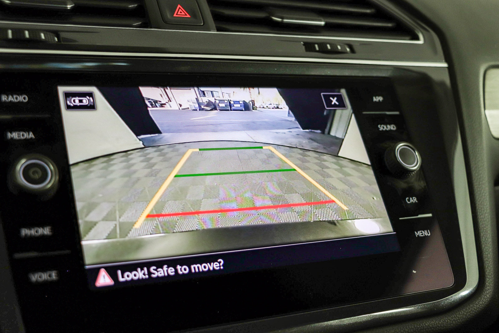 Used 2021 Volkswagen Tiguan SE w/ Panoramic Sunroof Package FWD image 25