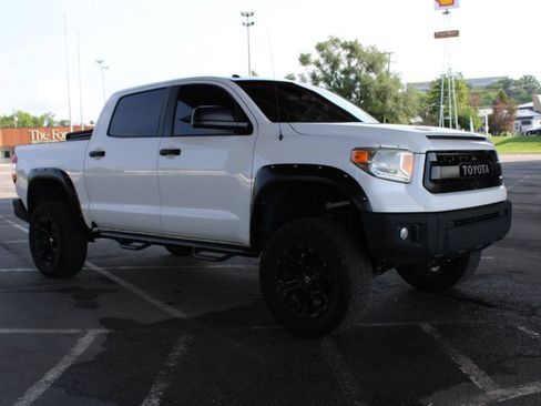 Used 2016 Toyota Tundra SR5 w/ SR5 Upgrade Package AWD/4WD image 4