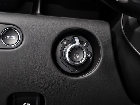 Used 2025 McLaren Artura Spider image 39