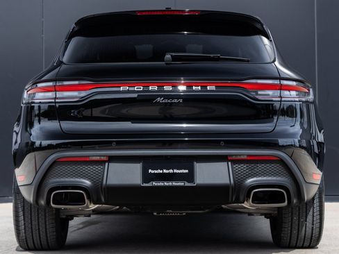 Certified 2026 Porsche Macan AWD/4WD image 10
