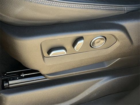 Used 2023 GMC Yukon XL Denali image 30