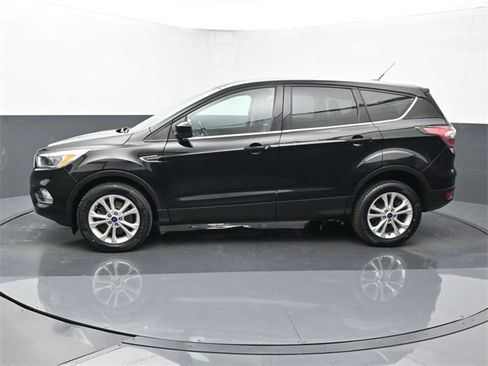 Used 2017 Ford Escape SE image 2