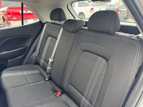 Used 2025 Hyundai Venue SEL FWD image 12