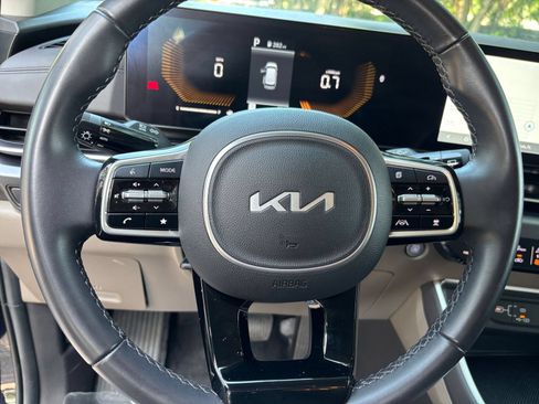 Used 2026 Kia Carnival FWD image 31