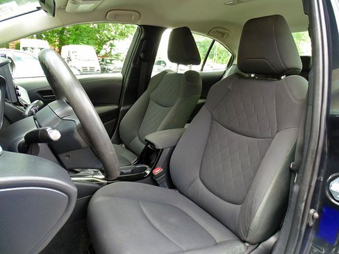 Used 2022 Toyota Corolla LE FWD image 17