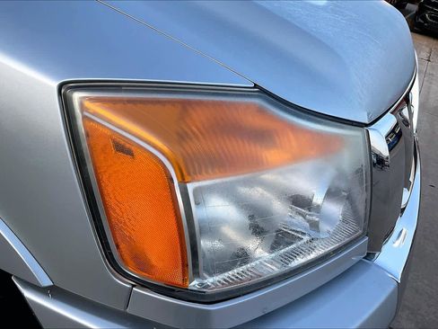 Used 2015 Nissan Titan SL w/ SL Moonroof Package image 27