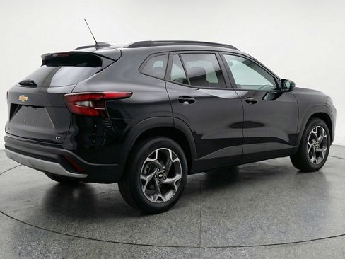Used 2025 Chevrolet Trax LT image 9