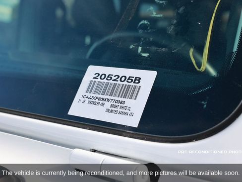 Used 2021 Jeep Wrangler Unlimited Sahara w/ Cold Weather Group image 19