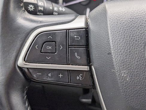 Used 2022 Toyota Highlander XLE image 23