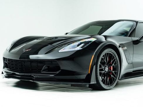Used 2015 Chevrolet Corvette Z06 w/ 3LZ Preferred Equipment Group RWD image 10