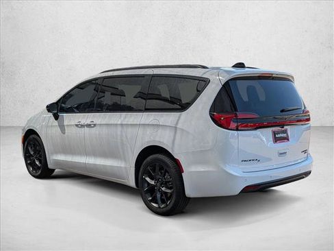 New 2026 Chrysler Pacifica Limited w/ S Appearance Package image 8