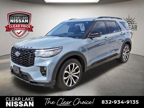Used 2025 Ford Explorer ST-Line w/ Premium Package RWD image 3