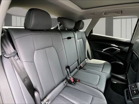 Used 2025 Audi Q5 Premium w/ Convenience Package AWD/4WD image 25