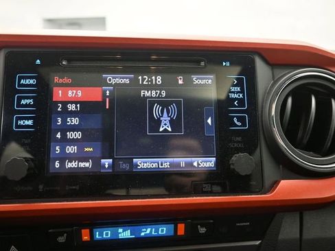 Used 2017 Toyota Tacoma TRD Off-Road w/ Premium & Technology Package image 18