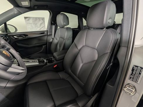 New 2026 Porsche Macan AWD/4WD image 5